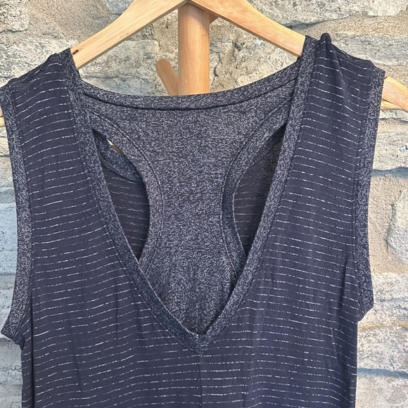 Dark blue striped activewear top - Picture 4 of 7